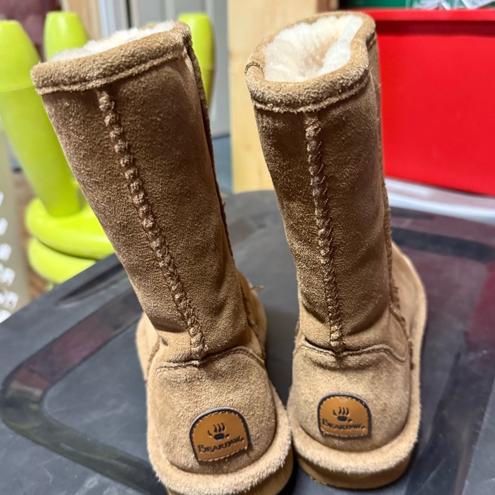 Bearpaw women's boots. Barely worn